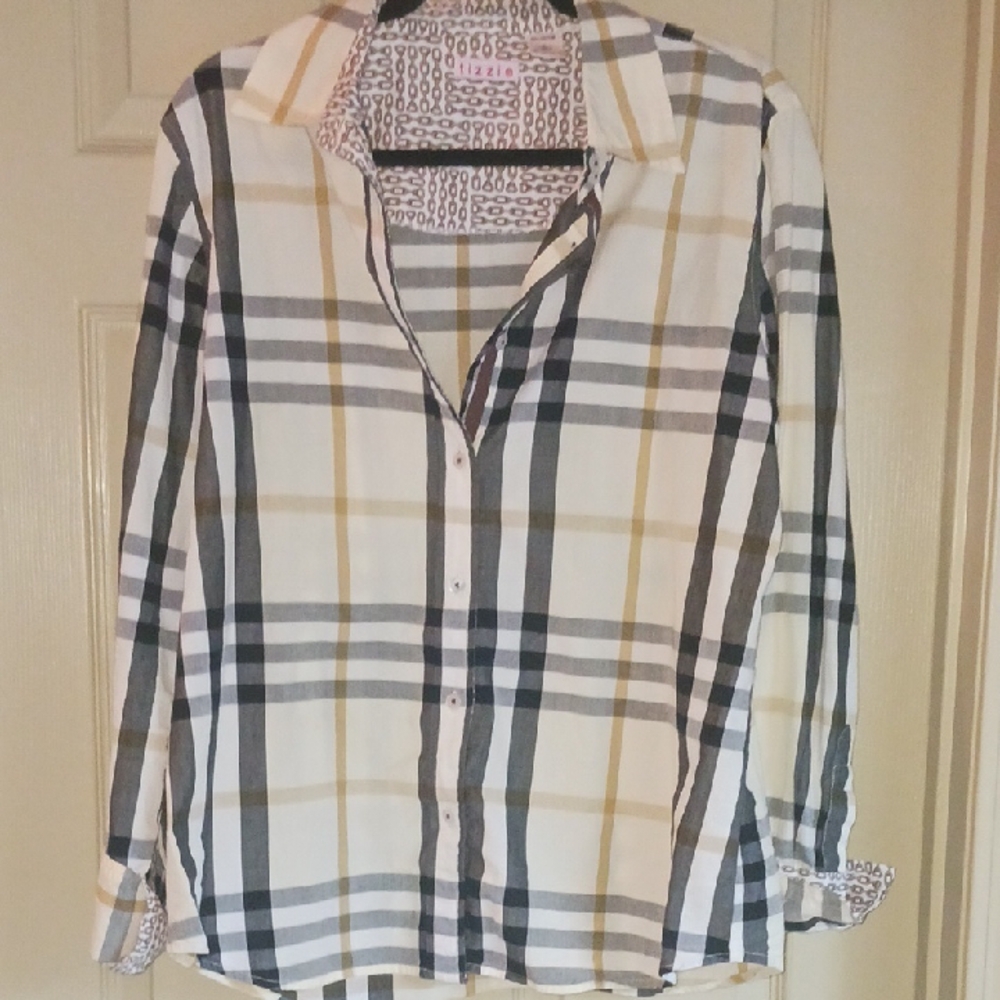 Chic Plaid Button Down Shirt in Black and Tan